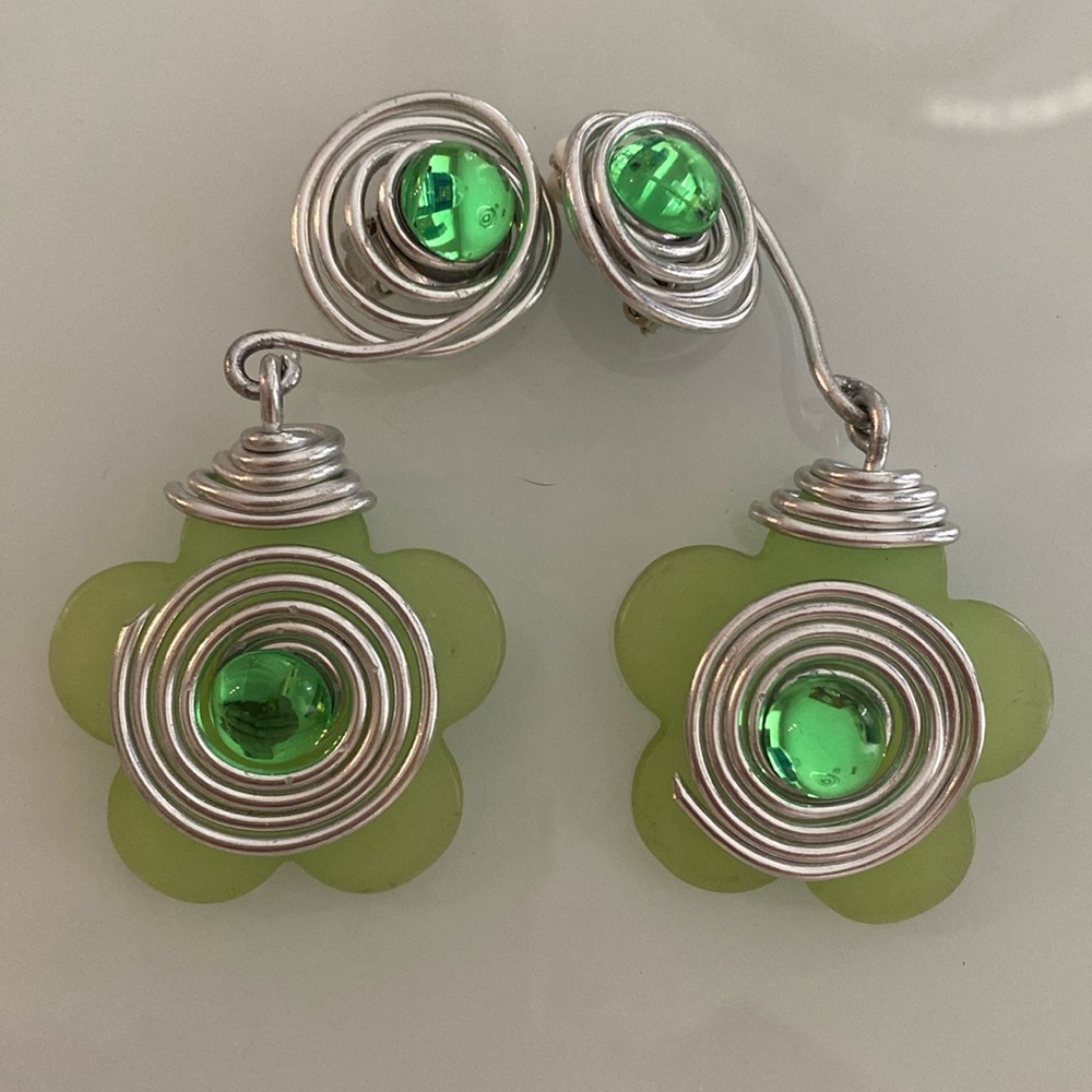 Flower power clip on earrings